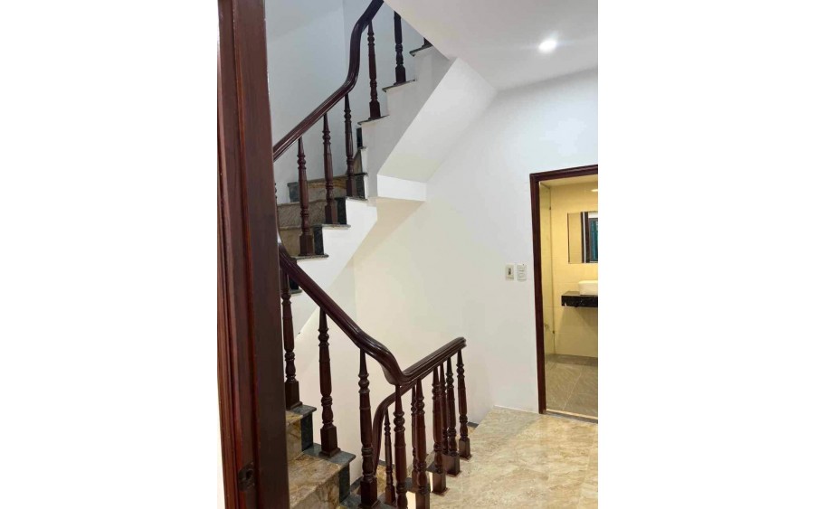 CHO THUÊ NHÀ NGÕ 70 PHỐ MAI ĐỘNG, 4 TẦNG, 30M2, 3 NGỦ, 3 WC, GIÁ 11.5 TRIỆU CÓ TL